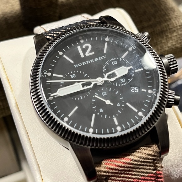 BURBERRY PRE-LOVED AUTHENTIC NOVA SIGNATURE DESIGN CHRONOGRAPH WATCH - Picture 3 of 17